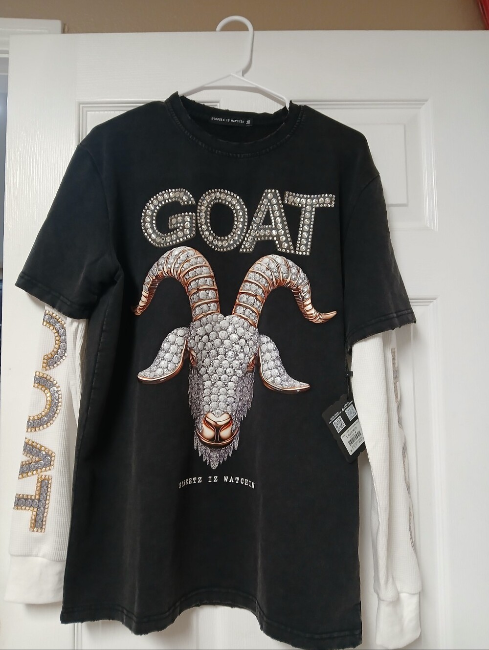 STREETZ IZ WATCHIN GOAT Embellished Graphic Black Long Sleeved Tee - Size M